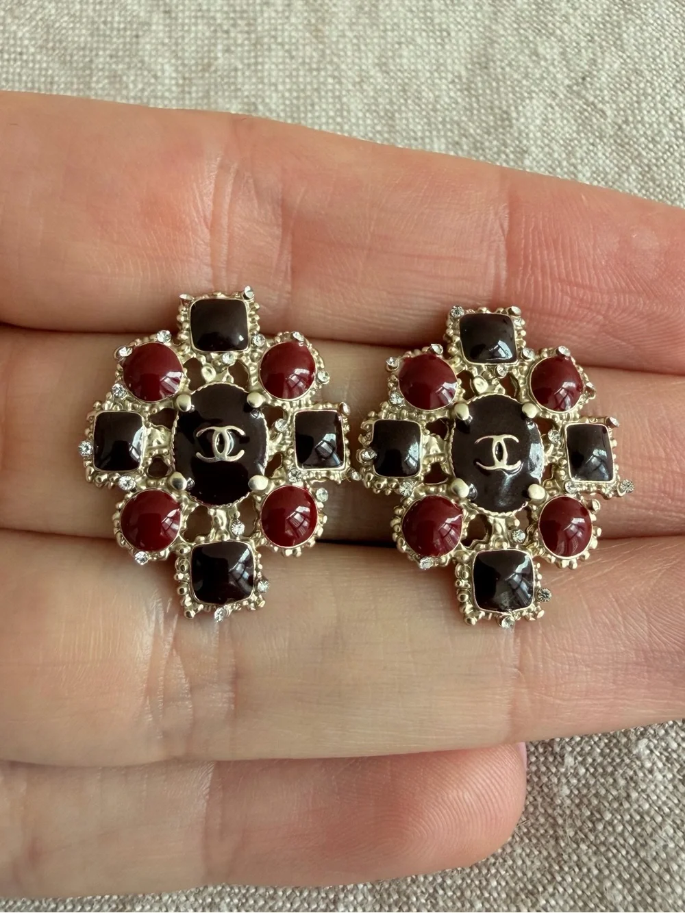 CHANEL post back
